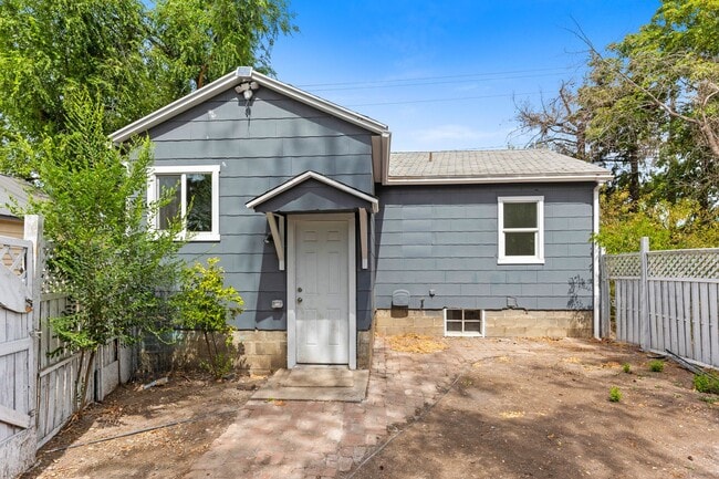 Building Photo - Dishman Area Home with Shop!
