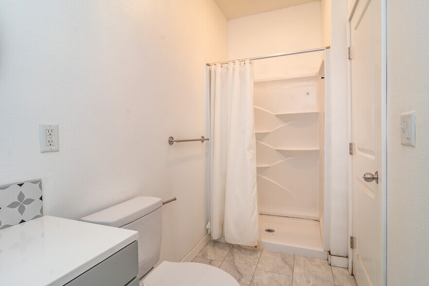 Building Photo - 500 Geary Dr