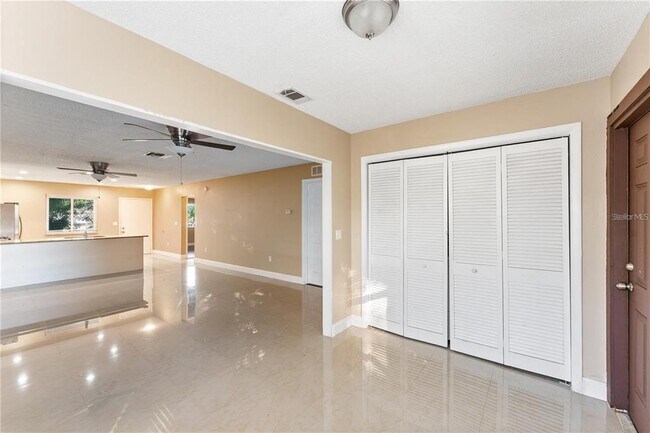 Building Photo - 2928 Bancroft Cir E