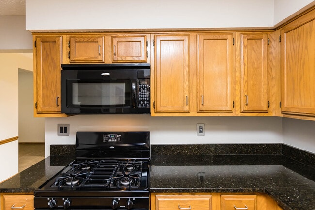 Building Photo - 6085 Tara Hill Dr