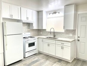 Building Photo - 319 S Alessandro St