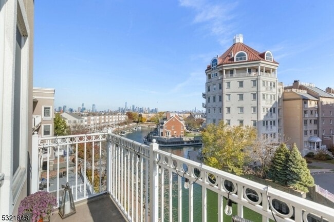 Building Photo - 1 Independence Way