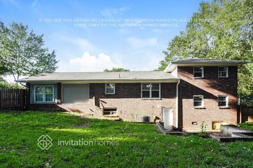 Building Photo - 1634 E Lake Dr