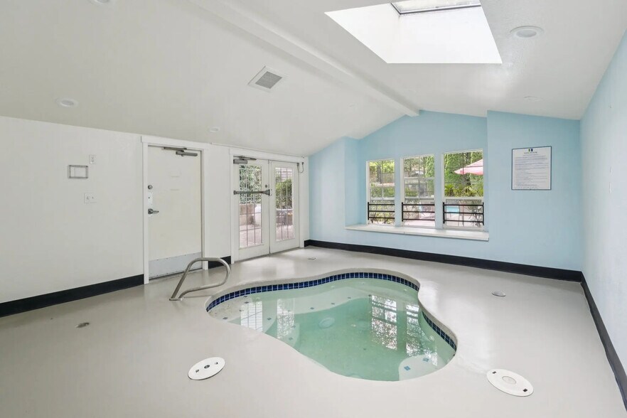 Building Photo - 12036 100th Avenue Northeast