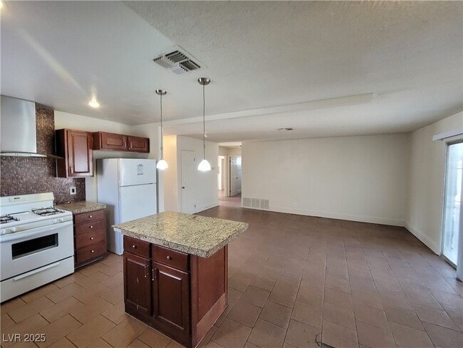 Building Photo - 3908 Montebello Ave