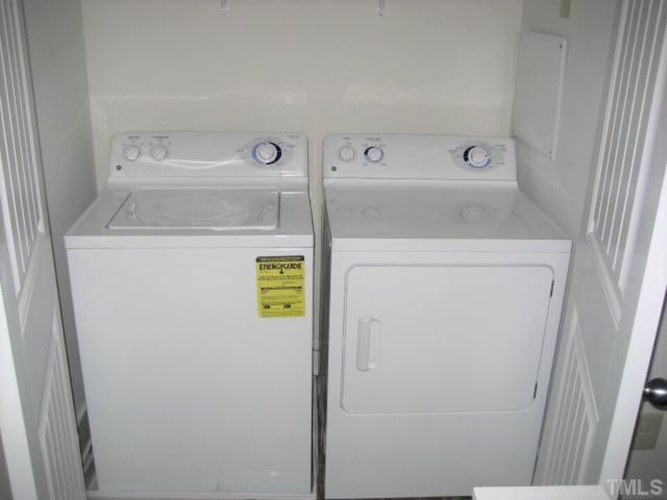 washer/dryer on second floor - 2924 New Hill Park Rd