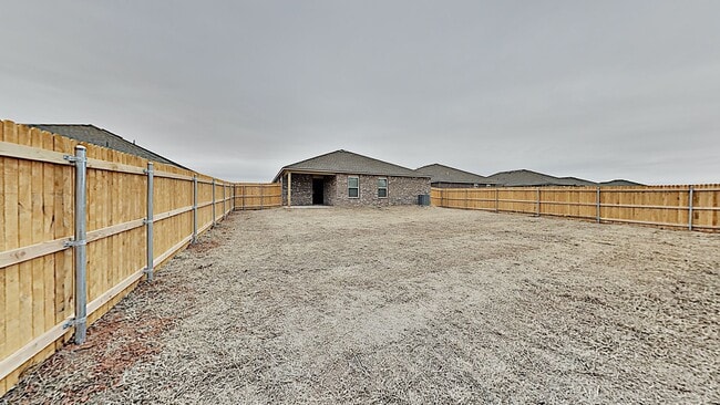 Building Photo - Very nice 3 Bedroom 2 Bath Home in Yukon S...