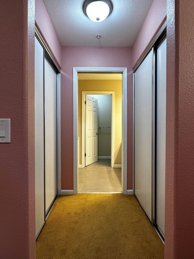 Building Photo - Gorgeous 3 bedroom, 2 and a half bathroom townhome in Hamilton Field for rent!