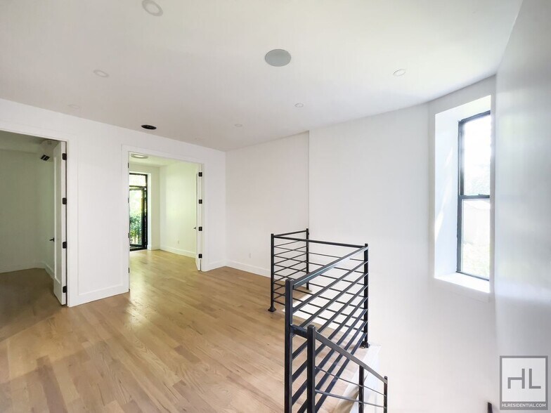 Building Photo - PUTNAM AVENUE / Spacious 2-Bed Duplex