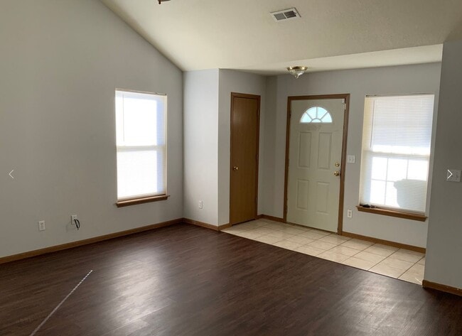 Building Photo - 835-835 Northstar Ct