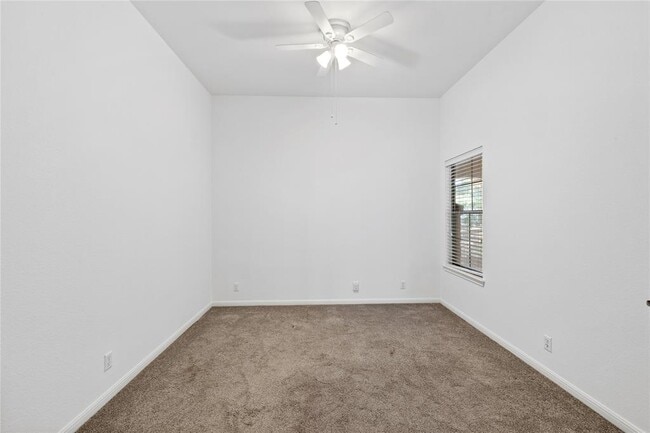 Building Photo - 250 Maeves Way