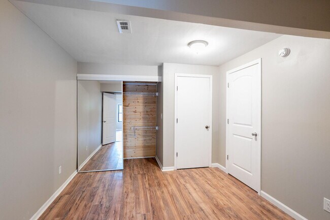 Building Photo - 2200 Bushnell Dr