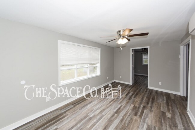 Building Photo - 209 Testament Ln
