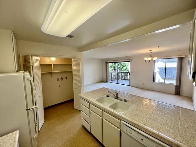 Building Photo - 185C -TL - CS