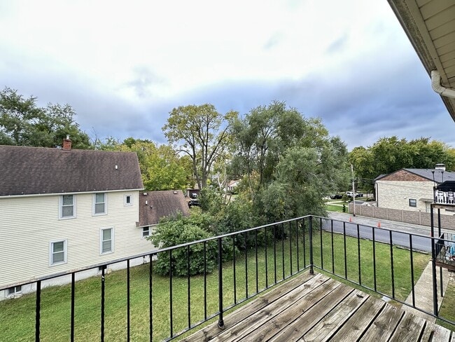 Building Photo - 1026 S River Rd