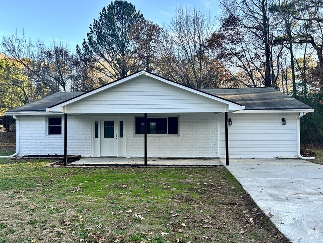 Exterior freshly painted - 2162 Fence Rd