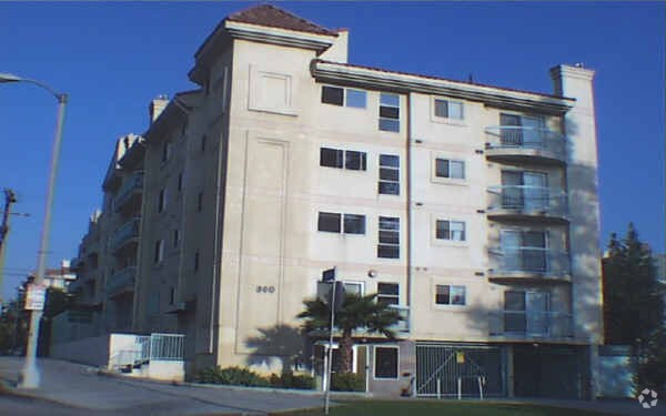 Building Photo - 300 S Westmoreland Ave