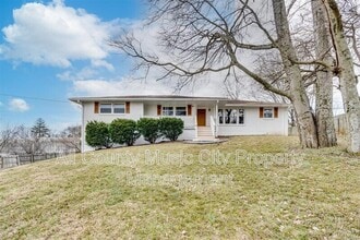 Building Photo - 209 Rhine Dr