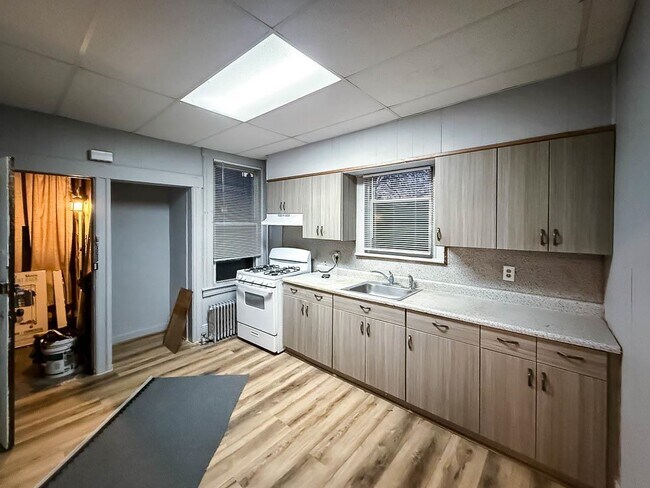 Building Photo - 57 Roosevelt Ave