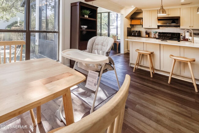 Building Photo - 506 Cali Dr