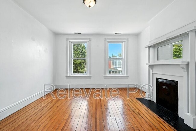 Building Photo - 24 S Davis Ave