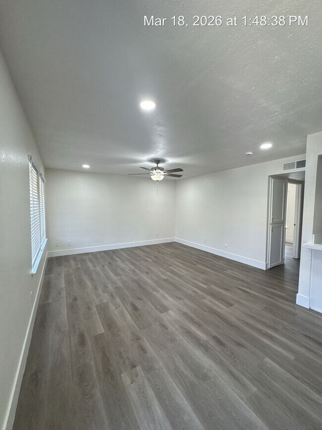 Building Photo - Charming upstairs unit rent ready! Newly remodeled!!