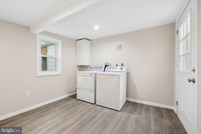 Building Photo - 17360 Tripoli Blvd