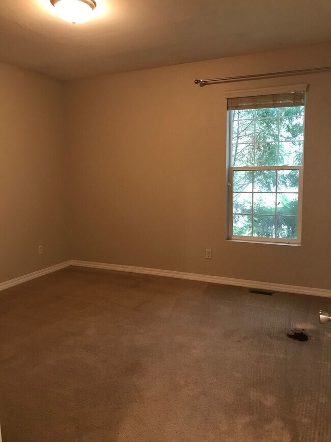 Building Photo - Beautiful 3 Bedroom 2 Bathroom House  **NE...