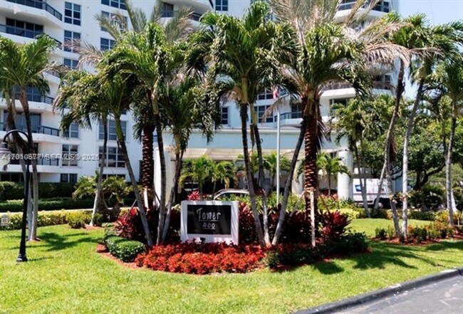 Building Photo - 3500 Mystic Pointe Dr