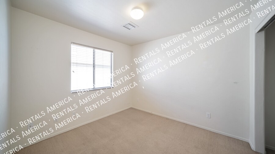 Building Photo - 3976 E Isaiah Dr