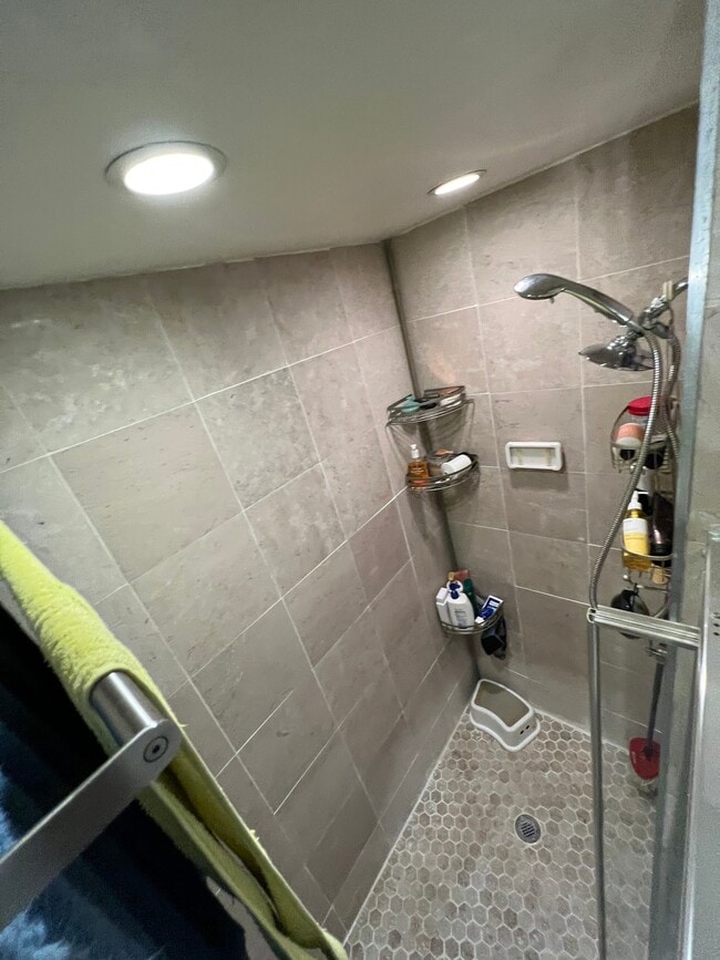 Building Photo - 45 Lincoln St