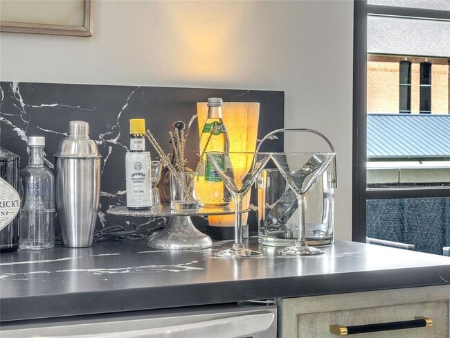 Building Photo - 1229 N Dewey Ave