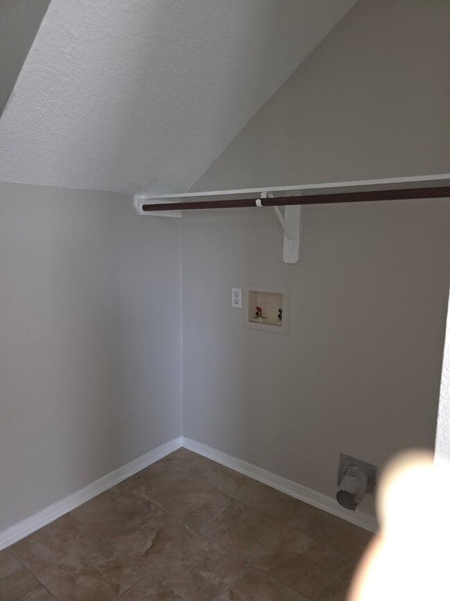 Building Photo - 15146 Grassington Dr