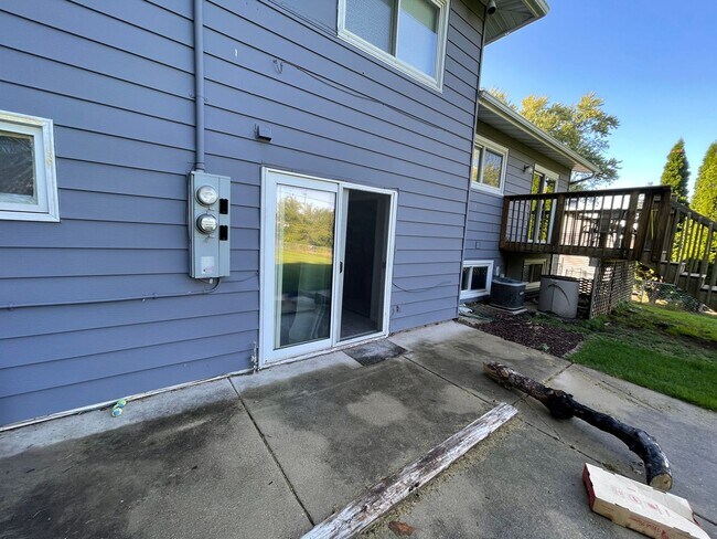 Building Photo - 2746-2748 Lyman Lane