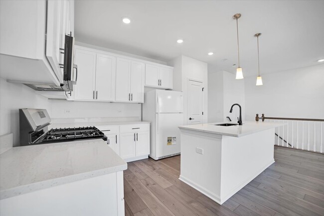 Building Photo - NEW CONSTRUCTION 3BED, 3BATH TOWNHOUSE IN ...