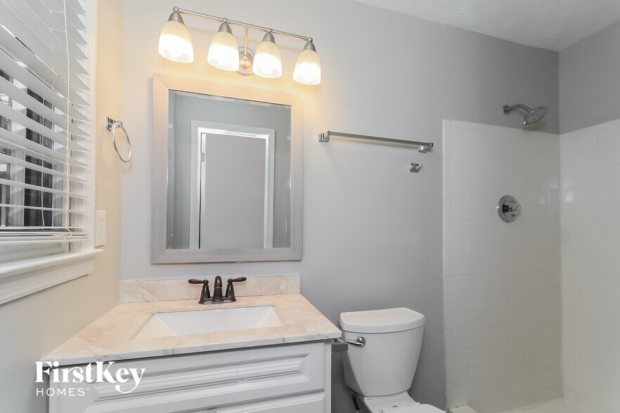 Building Photo - 2515 Cottonwood Dr