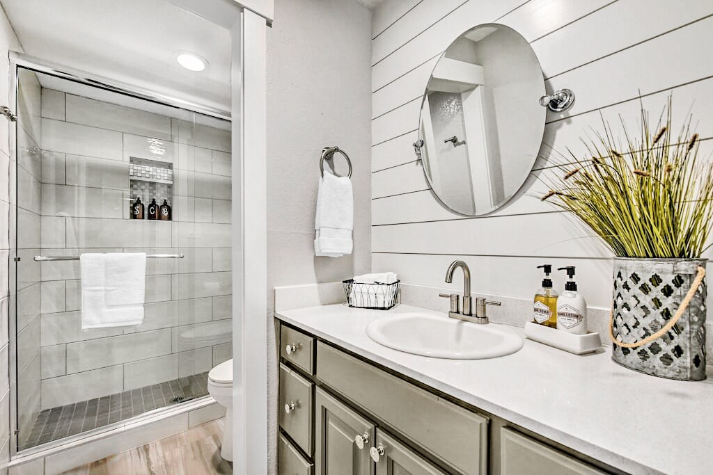 Building Photo - 1530 Empire Ave