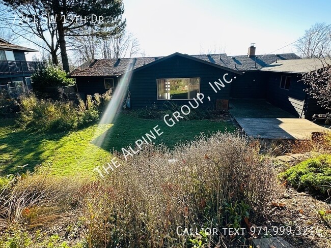 Building Photo - Ranch Style Home in SW Portland!