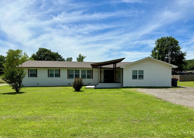 Primary Photo - Beautiful 4 Bed / 2.5 Bath Home in Greenwood