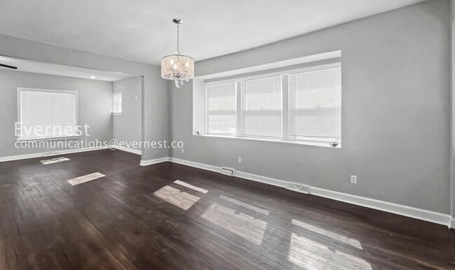 Building Photo - 4 Bed/3 Bath Home with In-Unit Laundry / Available Now!