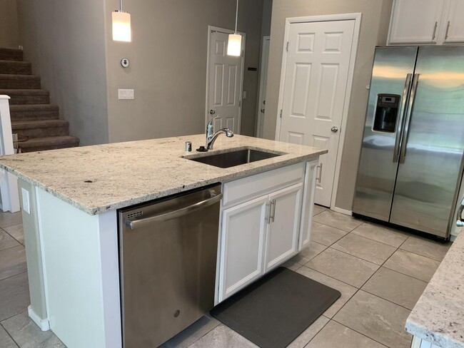 Building Photo - 3 Bedroom townhome in Mountains Edge