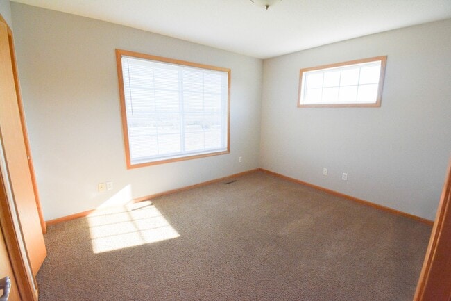 Building Photo - Incredible views from this end-unit townhome!