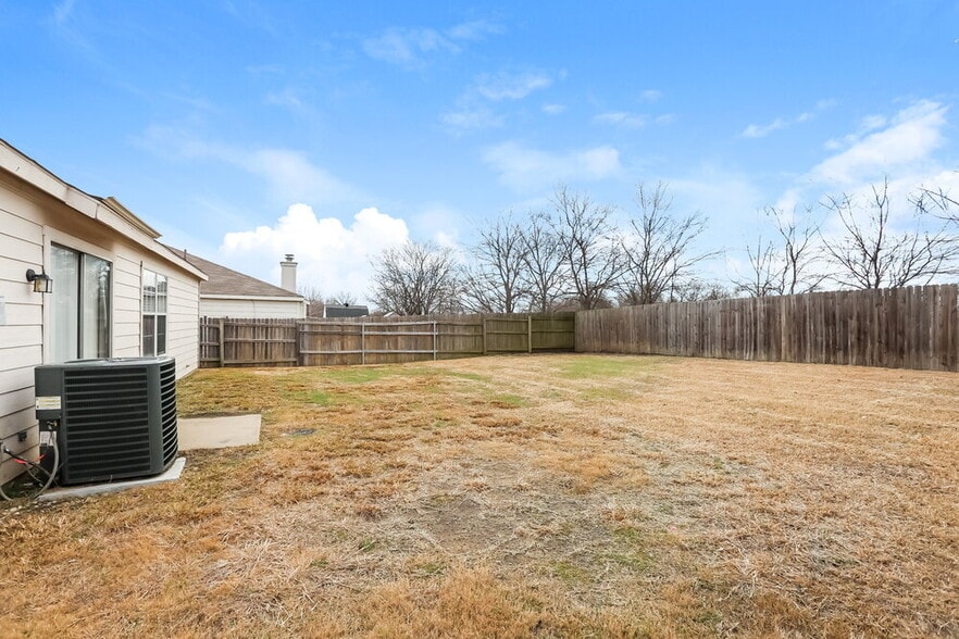 Building Photo - 6736 Ambercrest Dr