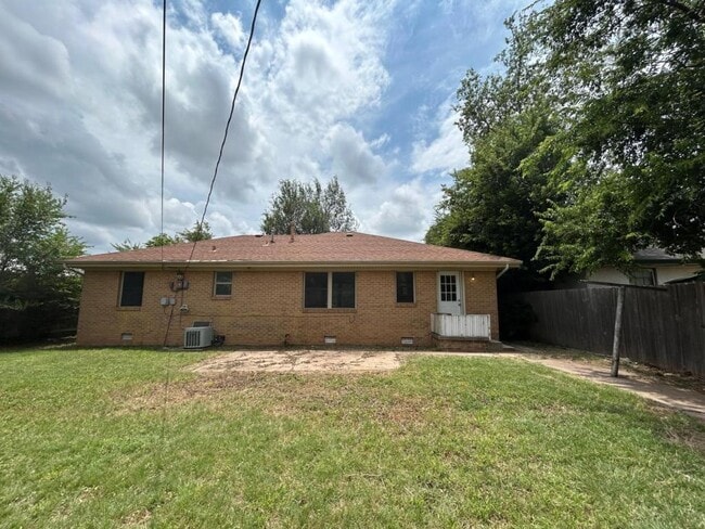 Building Photo - 2903 NW Euclid Ave