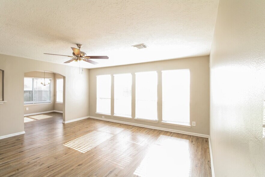 Building Photo - 304 Cedar Branch Dr