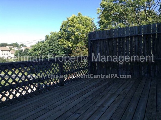 Building Photo - 836 Allenview Dr