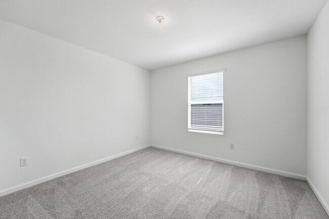 Building Photo - 10485 NW Suncrest Lp