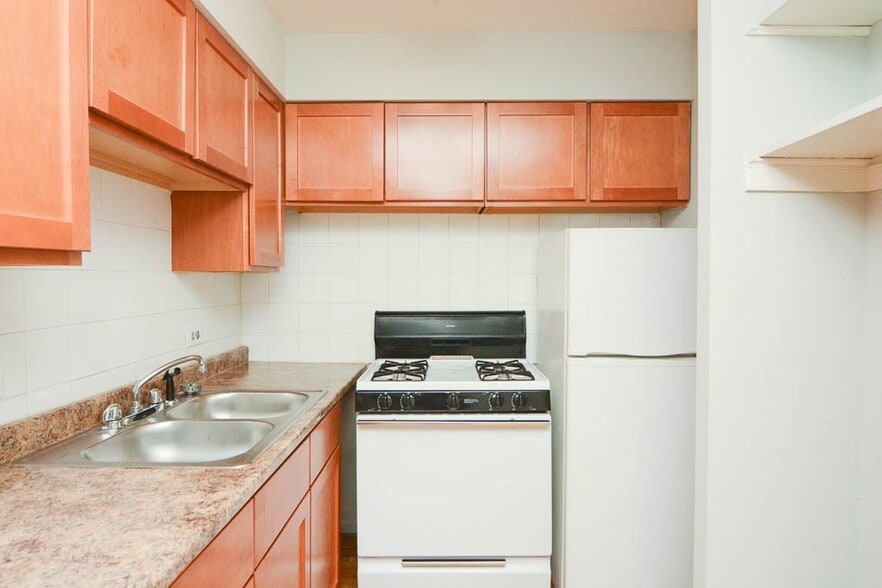 Building Photo - 503 W Briar Pl