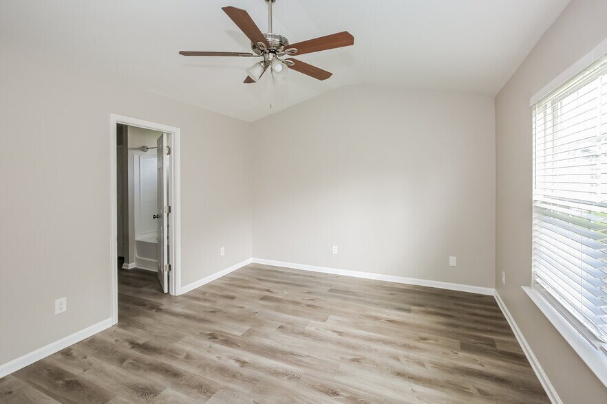 Building Photo - 5225 Hildreth Court