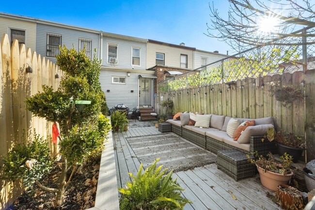 Building Photo - 135 Van Horne St